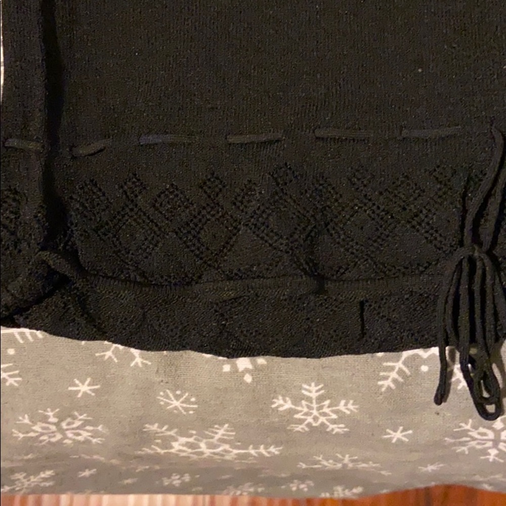 Basic Black Guess Top - Picture 2 of 4